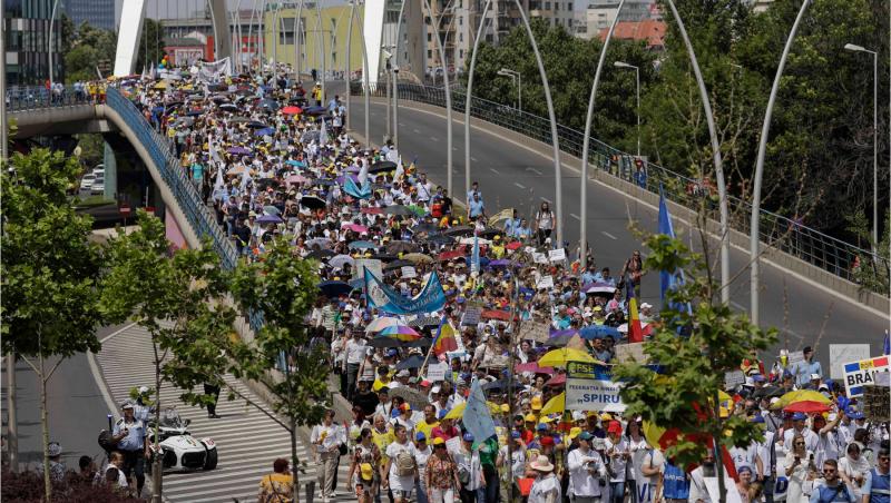 Greva profesorilor. Noua ofertă a Guvernului: Majorare salarială de 45% din 2024 şi o primă anuală de 1.500 de lei până în 2027. Reacţia sindicaliştilor
