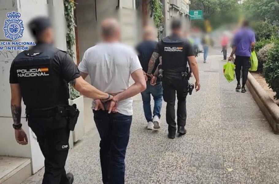 "Folosesc chei magice". Poliţiştii spanioli, impresionaţi de metodele folosite de hoţii români în jafuri "Folosesc chei magice". Poliţiştii spanioli, impresionaţi de metodele folosite de hoţii români în jafuri