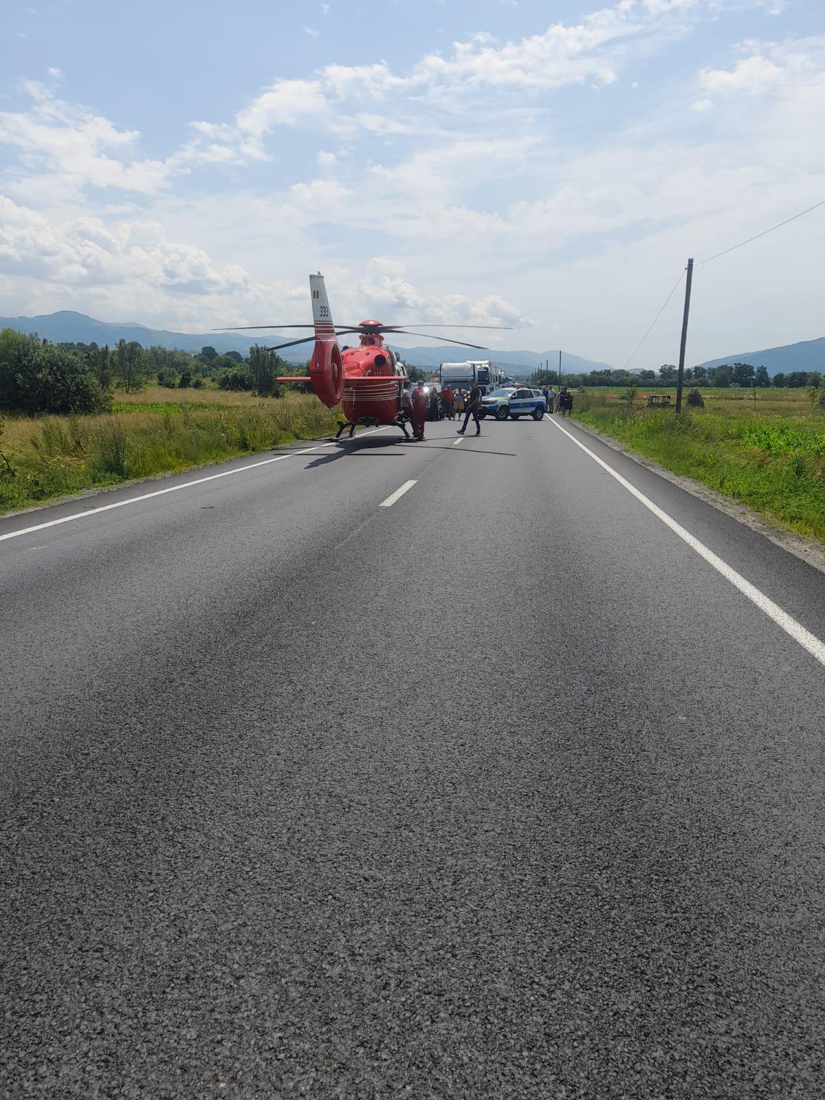 Accident cumplit cu 5 răniţi în Caraş Severin. S-au izbit puternic un TIR, un microbuz și un autoturism