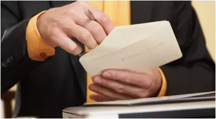 Un deget uman, descoperit într-o scrisoare trimisă la Palatul Élysée Un deget uman, descoperit într-o scrisoare trimisă la Palatul Élysée