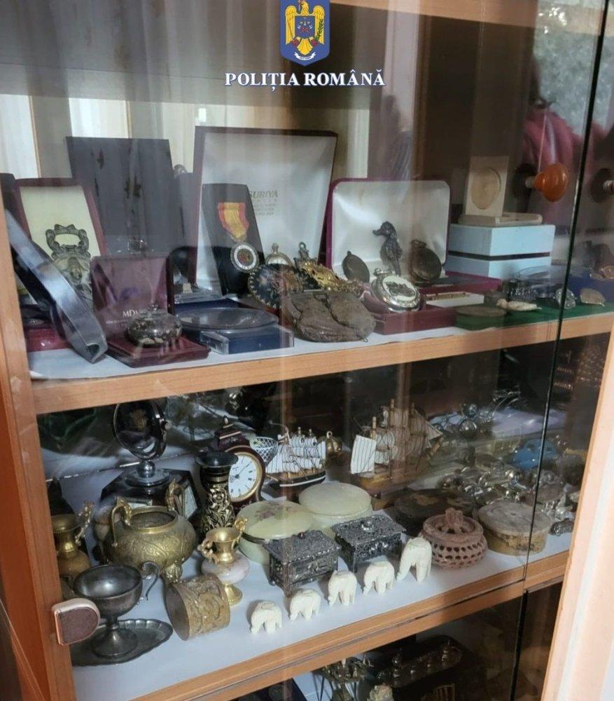 Descoperirea făcută de poliţişti în casa unui constănţean. Deţinea bunuri care ar face parte din patrimoniul cultural