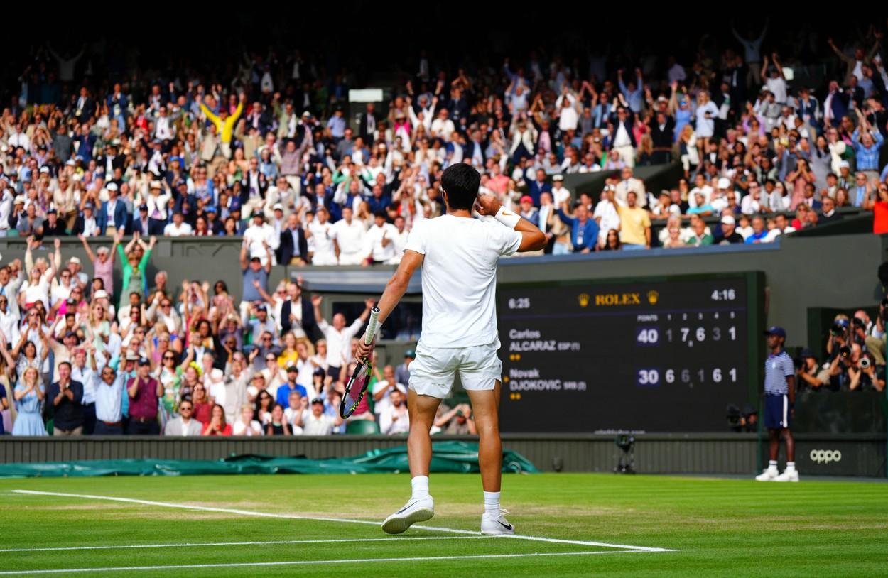 Carlos Alcaraz l-a învins pe Novak Djokovic la Wimbledon 2023