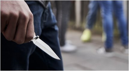 Adolescent de 17 ani, înjunghiat pe stradă de un băiat de 14 ani, în Ploiești. Mama victimei a fost cea care a anunțat disperată poliția