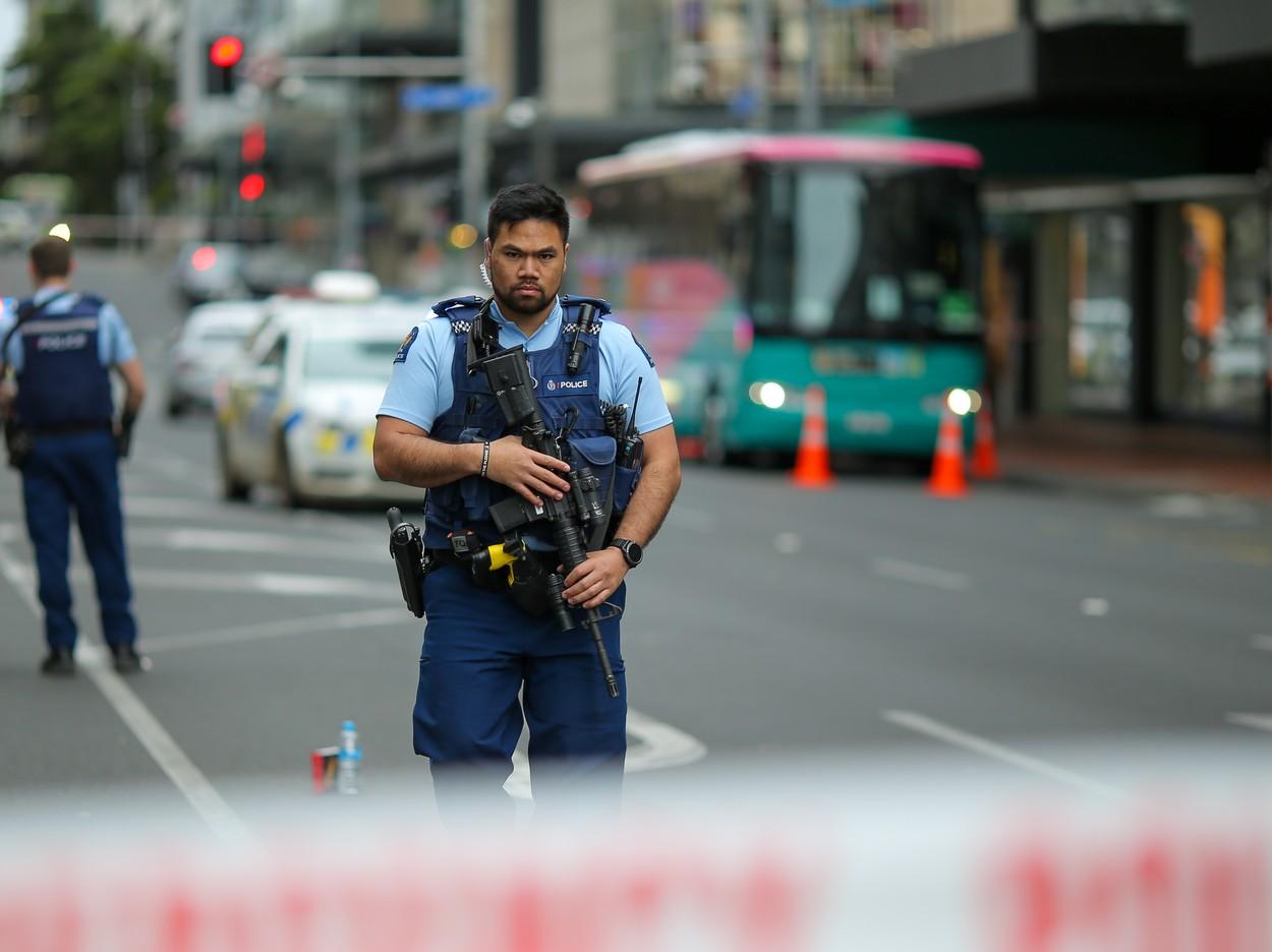 Atac sângeros în Auckland: două persoane, împuşcate mortal pe un şantier. Suspectul de 24 de ani se afla sub arest la domiciliu, dar avea scutire pentru a lucra