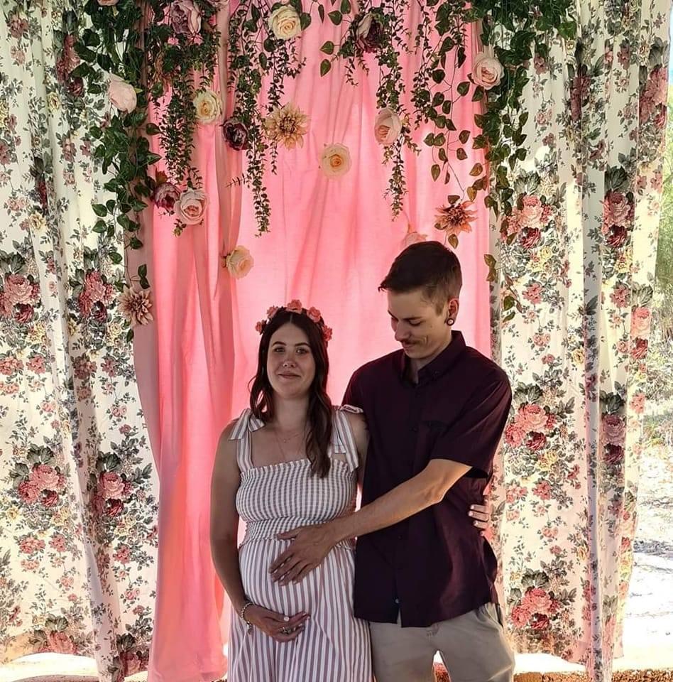 "Niciodată nu ştii când va fi ultima zi". O tânără mamă a murit subit la câteva zile după naştere, în timp ce aştepta la coada unui ghişeu din Australia