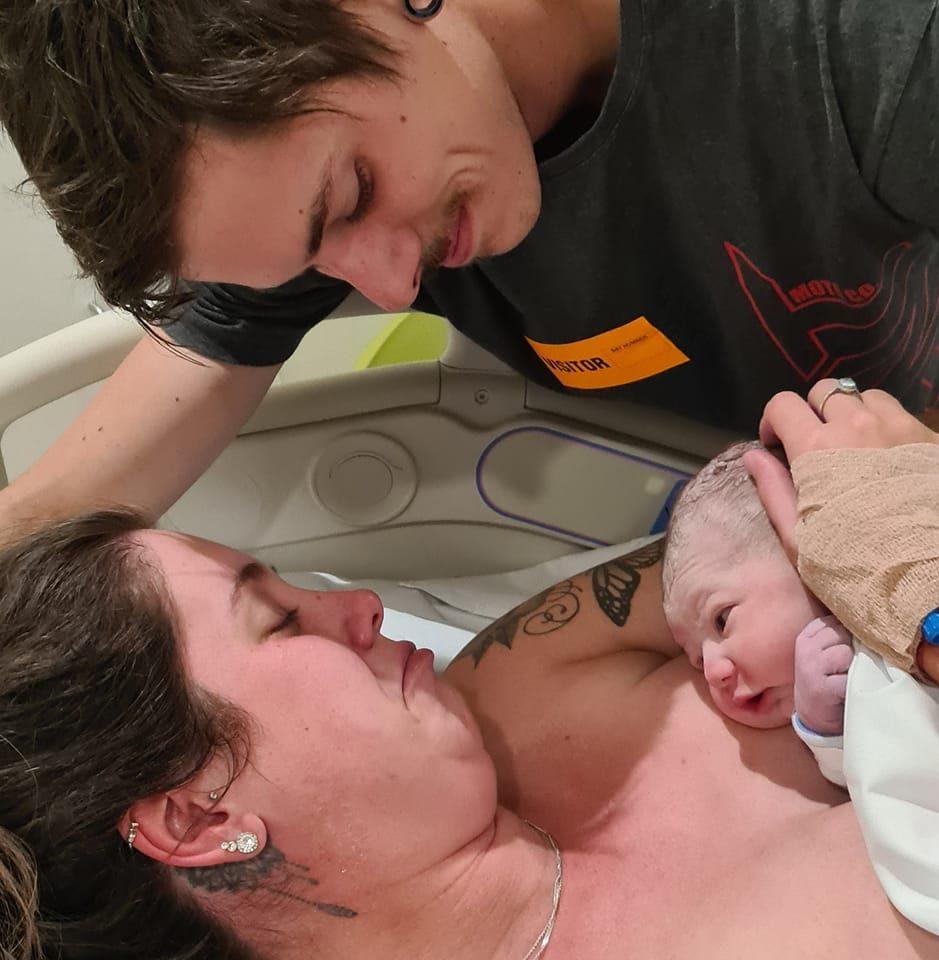 "Niciodată nu ştii când va fi ultima zi". O tânără mamă a murit subit la câteva zile după naştere, în timp ce aştepta la coada unui ghişeu din Australia