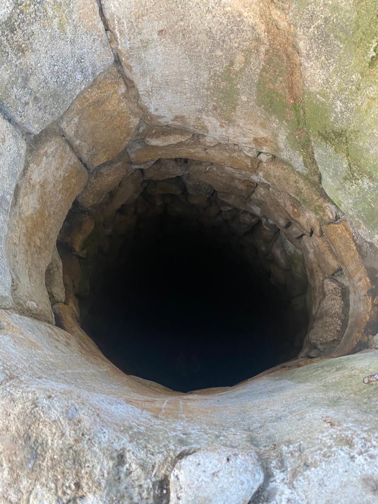 Trei persoane, scoase inconștiente dintr-o fântână din Buzău. Una dintre victime, transportată cu elicopterul SMURD la spital