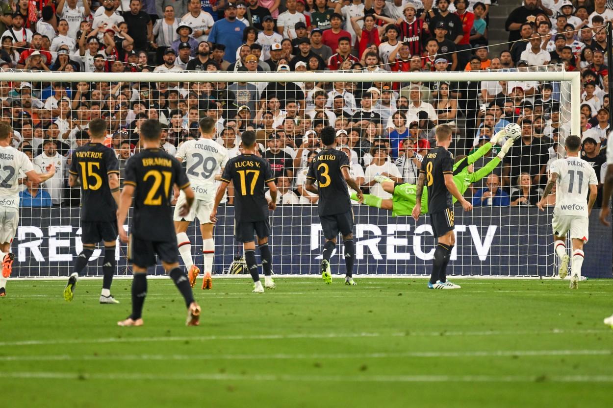 Real Madrid - AC Milan 3-2, într-un meci amical disputat în SUA. 70.000 de oameni au fost în tribune