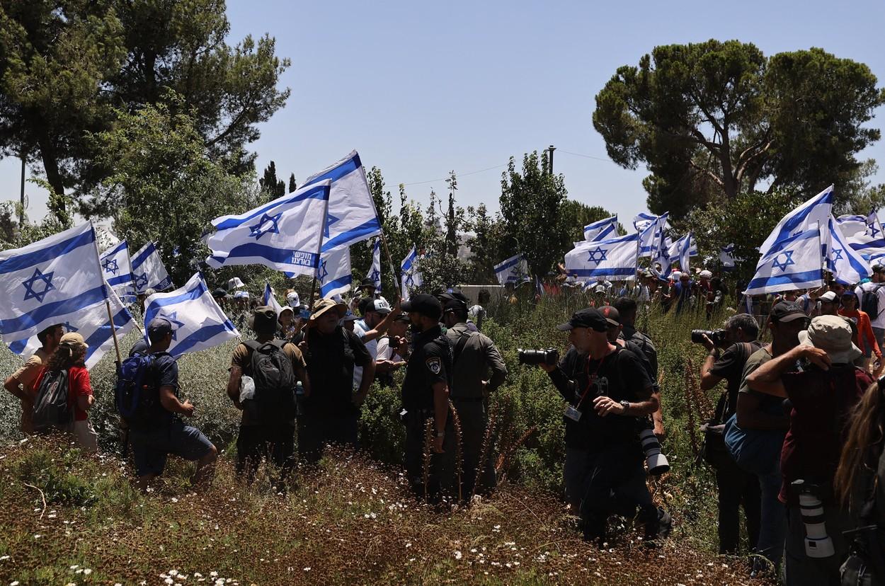 Parlamentul din Israel a adoptat legea controversată care limitează puterea Curţii Supreme. Proteste la Ierusalim