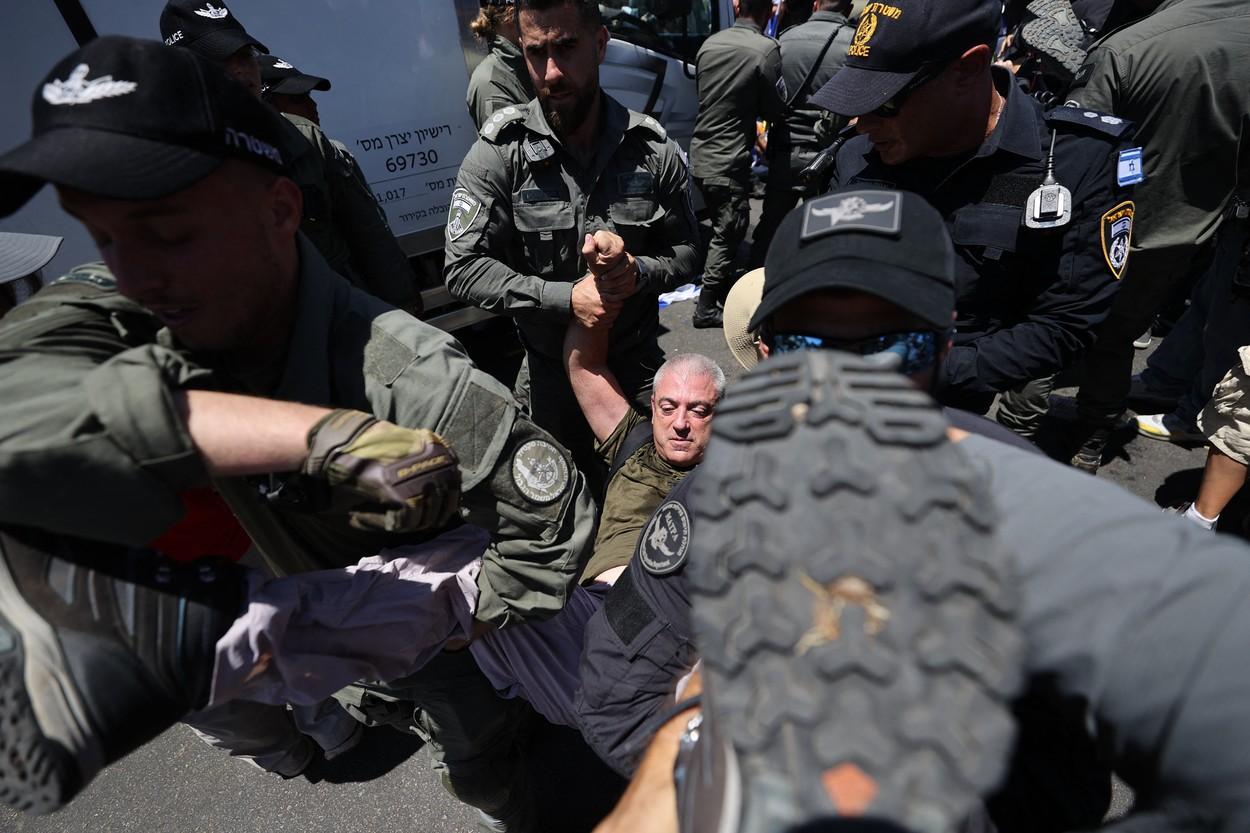 Parlamentul din Israel a adoptat legea controversată care limitează puterea Curţii Supreme. Proteste la Ierusalim