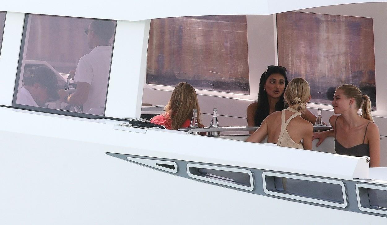 Leonardo DiCaprio, în vacanță cu noua iubită. Cine este tânăra cu care a fost surprins în Saint-Tropez