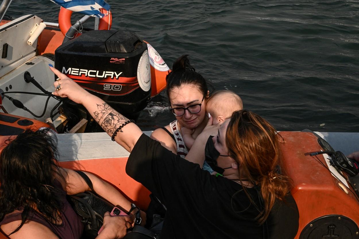 Incendii în Grecia. Explozie la un depozit de muniţii din zona Volos. Sute de persoane, evacuate: "Este o situaţie fără precedent"