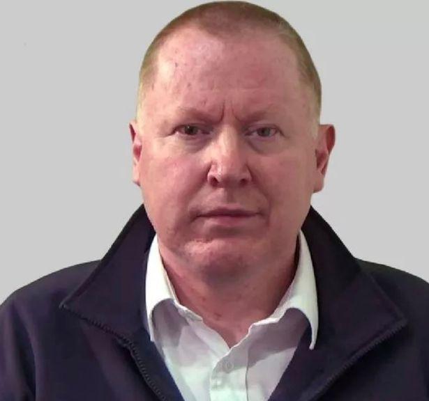 O bătrânică a rămas fără picioare, după ce bastonul i s-a prins în ușile autobuzului și a fost târâtă mai multe stații