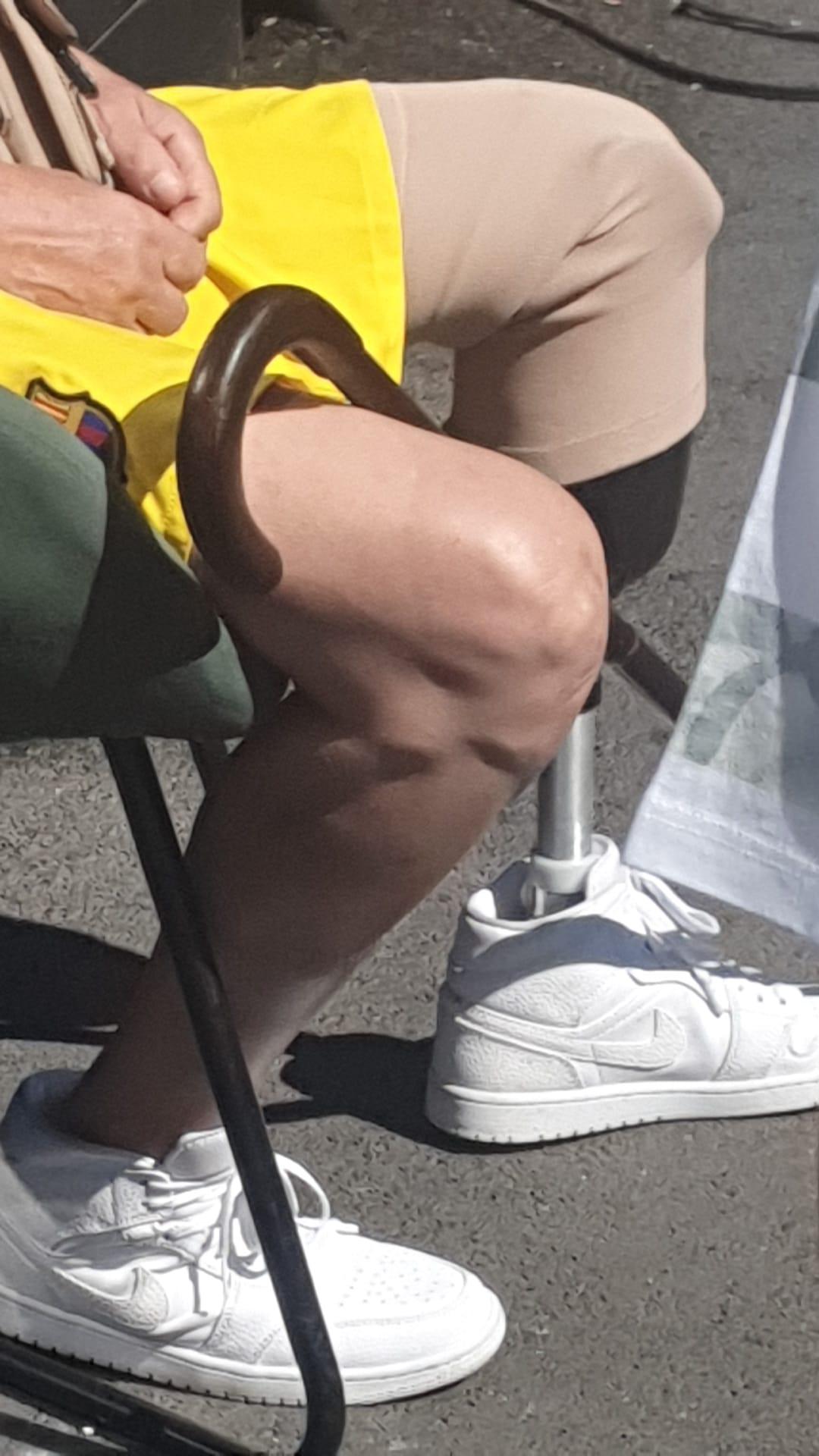 Un şofer a încurcat vitezele şi a intrat cu spatele într-un magazin de pe Calea Floreasca. Vânzătoarea, rănită uşor