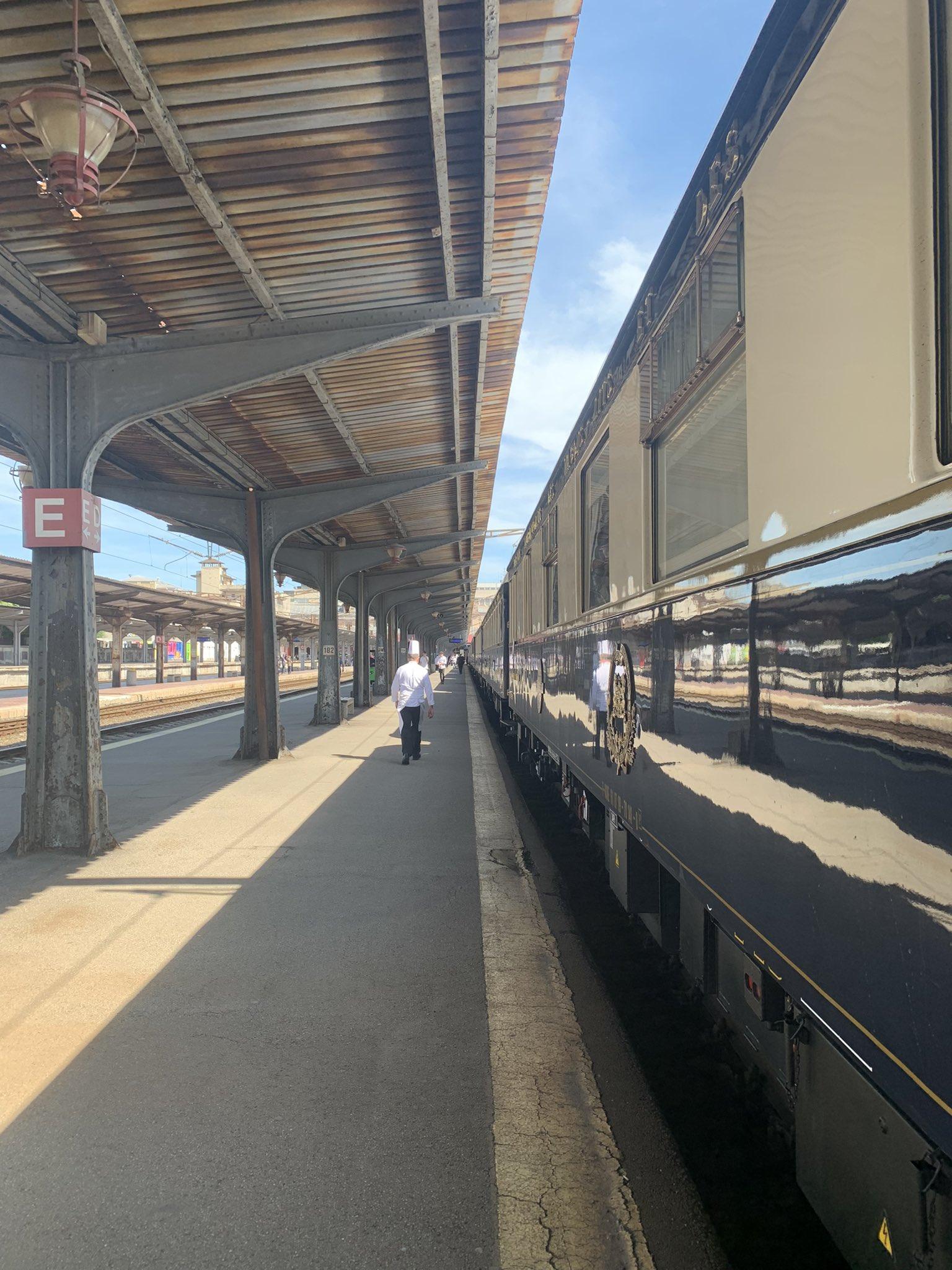 Experiența unui jurnalist străin la bordul trenului Orient Express. Ce a remarcat despre România: "Gara de Nord rămâne o groapă de gunoi"