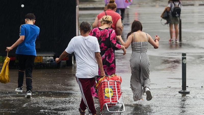 Cod portocaliu de furtună în Bucureşti. A fost transmis mesaj RO-Alert