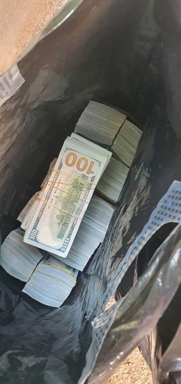 Dulap plin de peruci, teancuri de dolari, lingouri de aur, arme şi faimosul baros. Ce au găsit ruşii în vila lui Prigojin