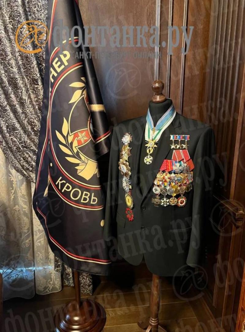 Dulap plin de peruci, teancuri de dolari, lingouri de aur, arme şi faimosul baros. Ce au găsit ruşii în vila lui Prigojin