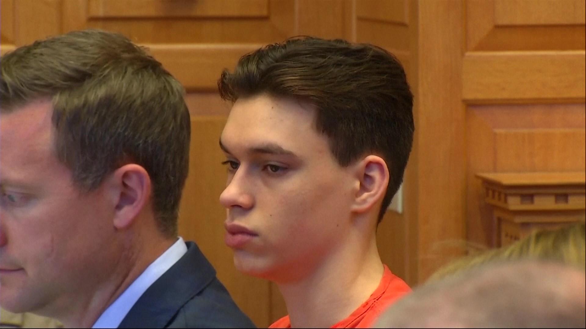 Elev din SUA care şi-a bătut până la moarte profesoara cu o bâtă, condamnat pe viaţă. O atacase din cauza unei note mici