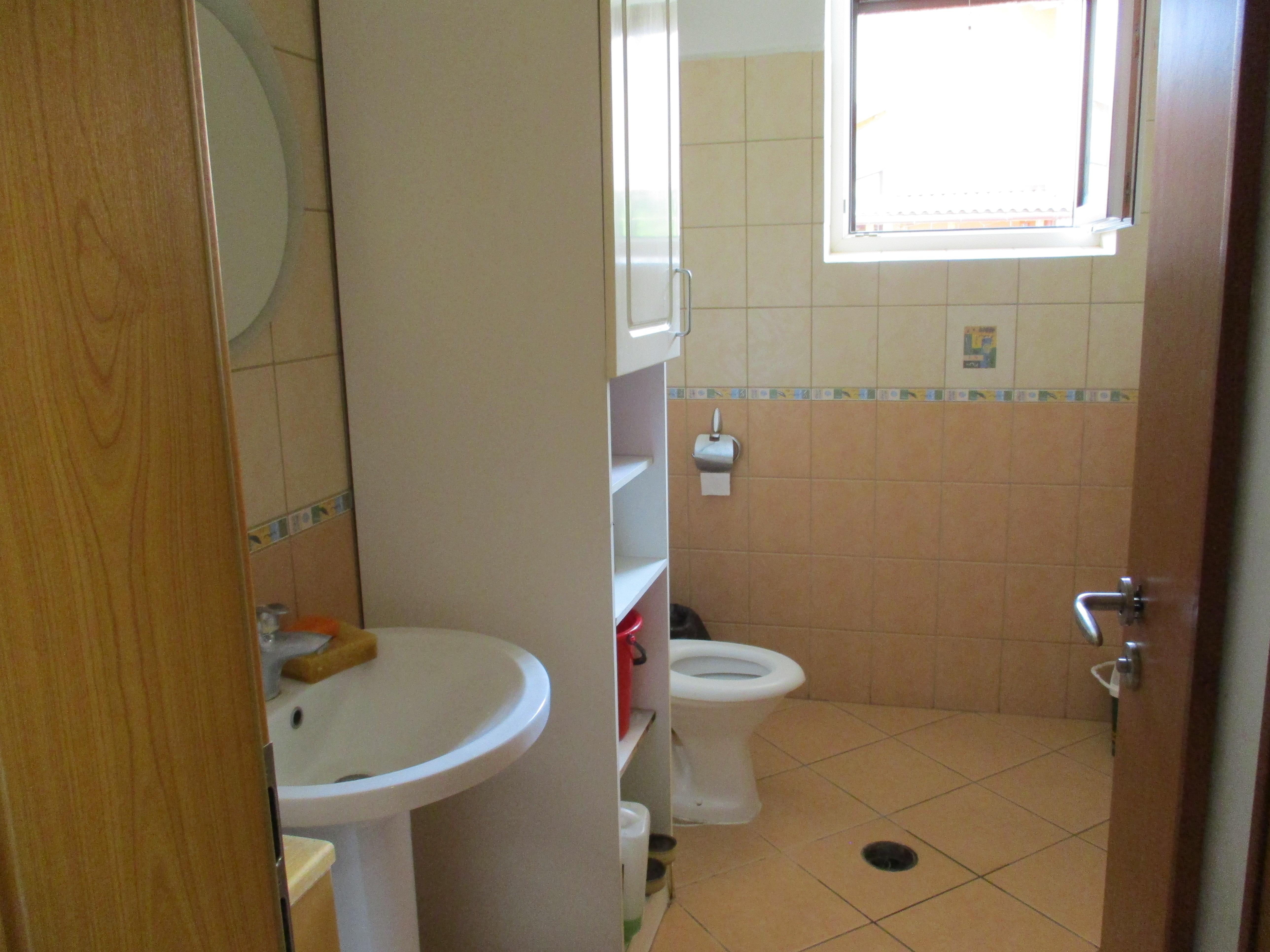 Ministrul Budăi explică acreditările primite de azilele groazei: La dosar aveau poze în care arătau ca la "un hotel de lux"