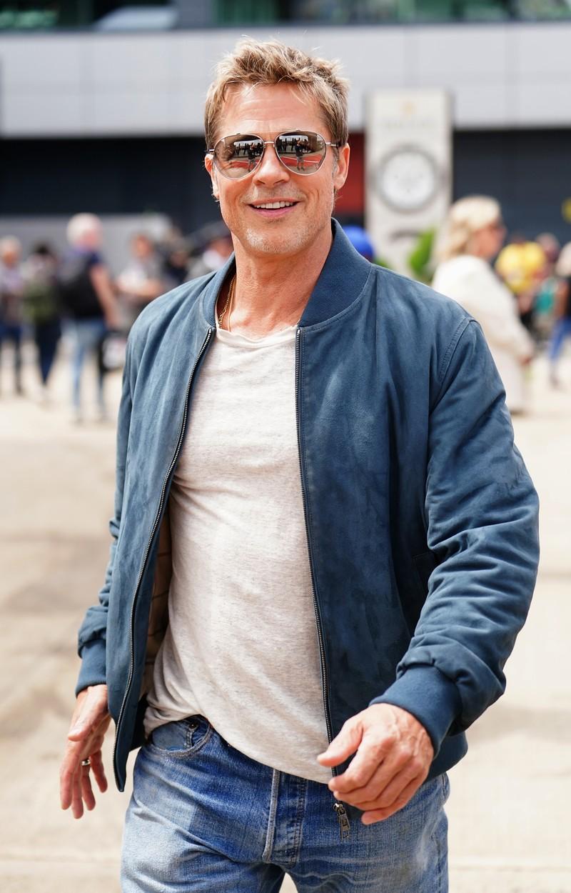 Brad Pitt, antrenat de Hamilton pentru rolul unui pilot aflat la finalul carierei. A primit şi un garaj la Silverstone