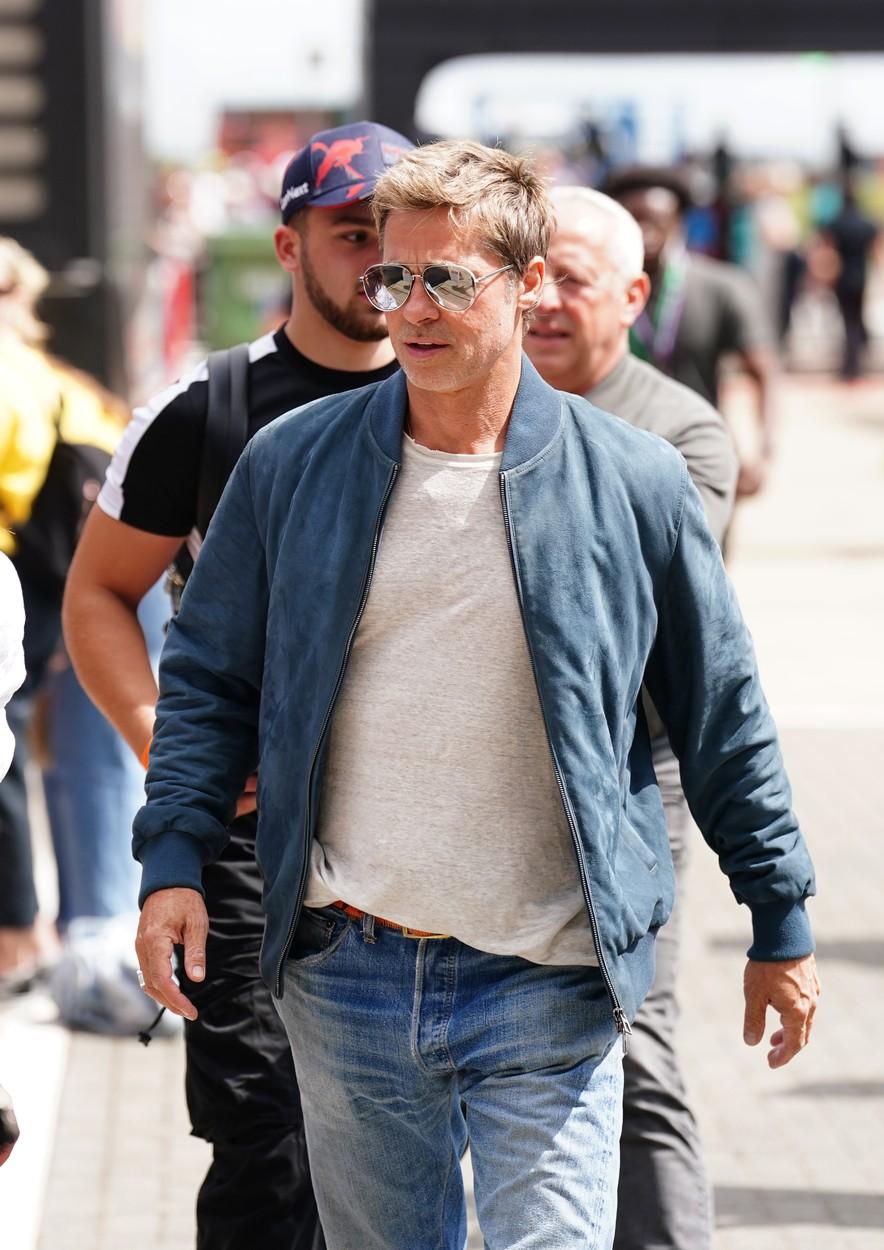 Brad Pitt, antrenat de Hamilton pentru rolul unui pilot aflat la finalul carierei. A primit şi un garaj la Silverstone