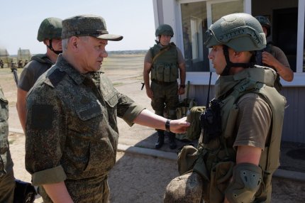 Serghei Şoigu a mers într-o bază de antrenament, aproape de graniţa cu Ucraina. A urmărit "la lucru" noile unităţi de militari sub contract, înlocuitorii Wagner