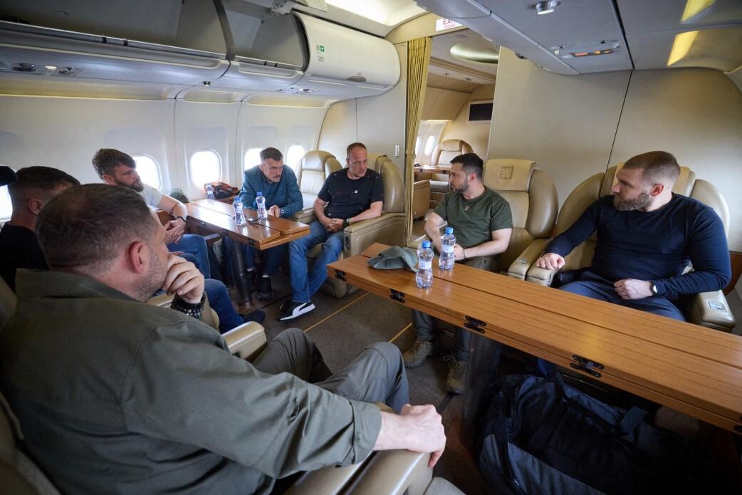 Zelenski s-a întors din Turcia cu 5 comandanţi ai Batalionului Azov, capturaţi la Azovstal. Moscova acuză Ankara de trădare