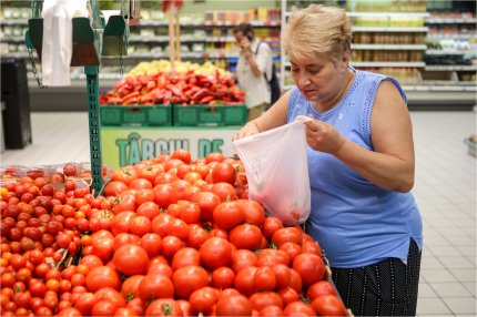 Supermarketurile, verificate dacă au scăzut de azi preţurile la alimentele de bază. Unii retaileri s-au plâns că nu ştiu cum vor aplica legea