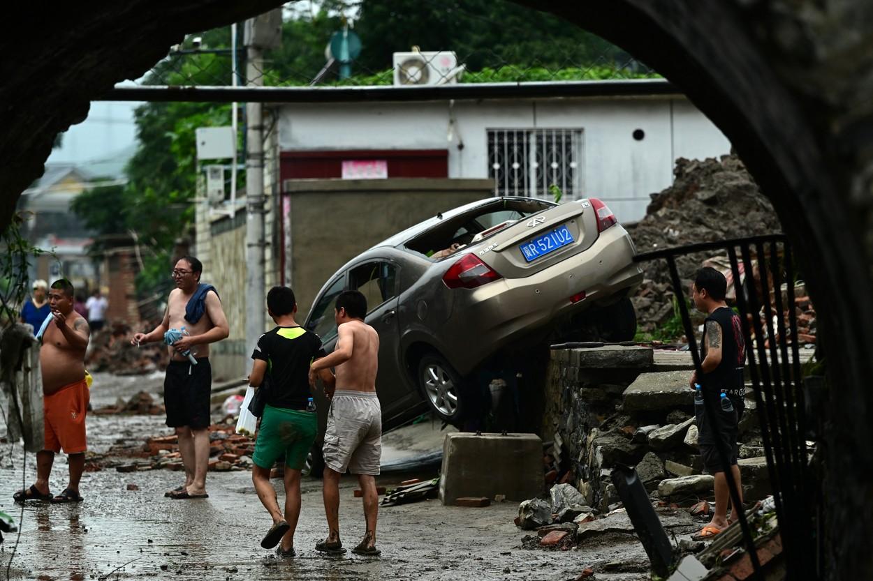 20 de morţi la Beijing şi în nordul Chinei, după cea mai gravă furtună din ultimii 10 ani. Guvernul alocă 15 milioane de dolari pentru sinistraţi