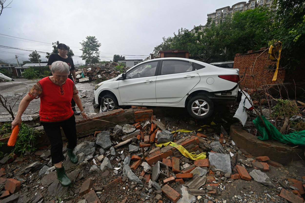 20 de morţi la Beijing şi în nordul Chinei, după cea mai gravă furtună din ultimii 10 ani. Guvernul alocă 15 milioane de dolari pentru sinistraţi