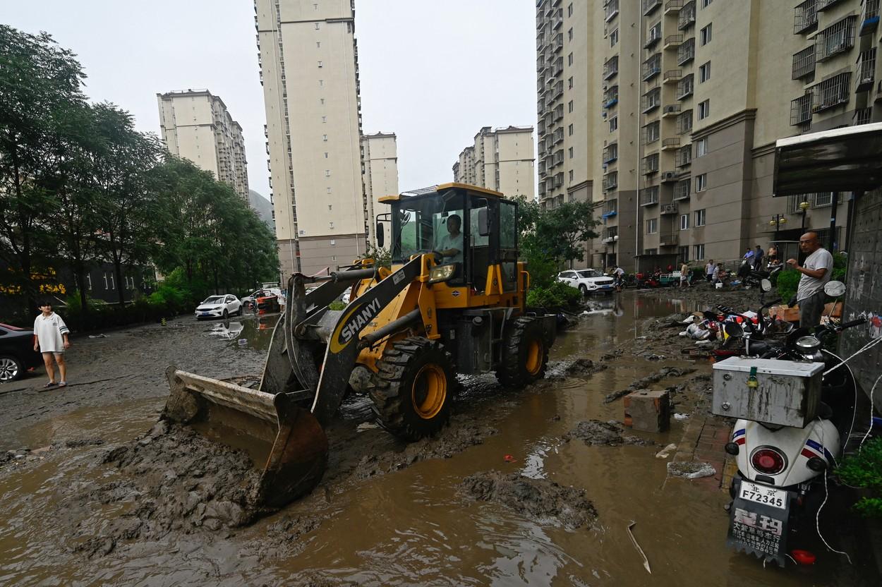 20 de morţi la Beijing şi în nordul Chinei, după cea mai gravă furtună din ultimii 10 ani. Guvernul alocă 15 milioane de dolari pentru sinistraţi