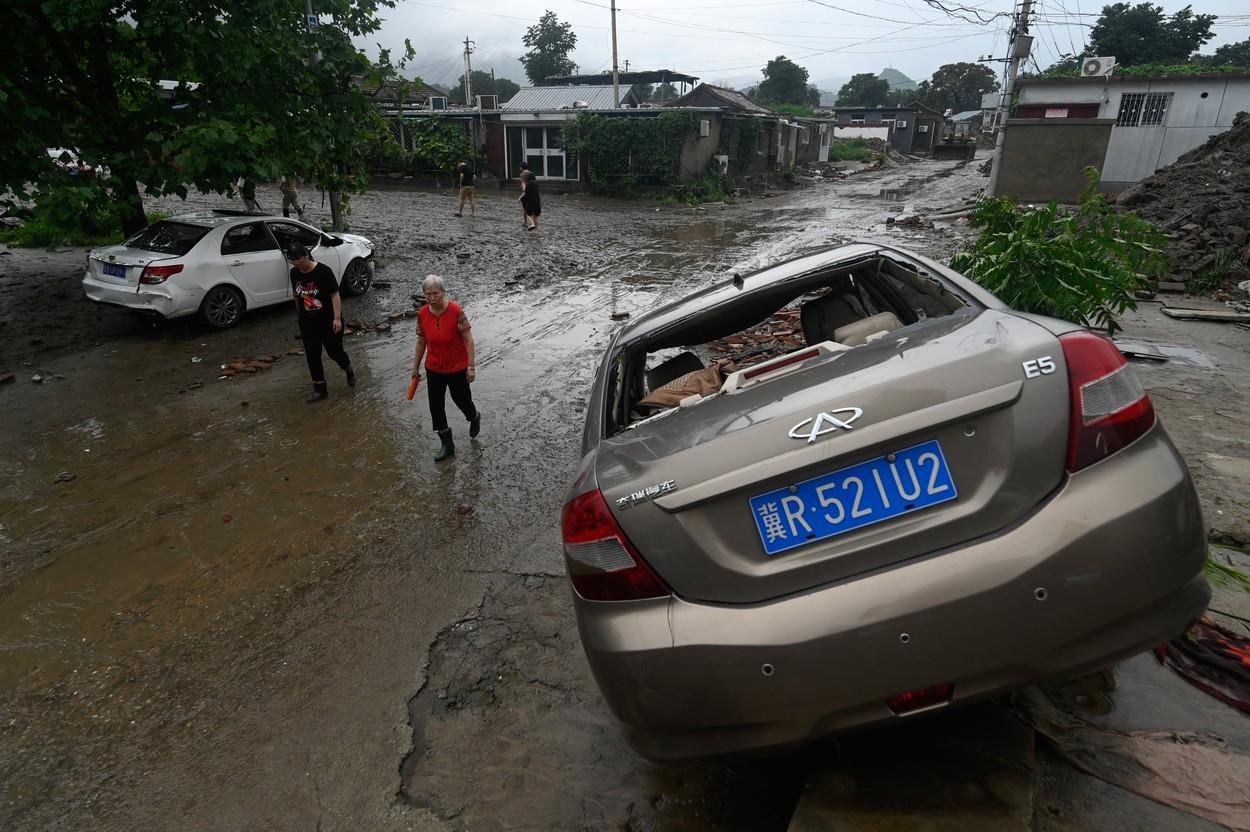 20 de morţi la Beijing şi în nordul Chinei, după cea mai gravă furtună din ultimii 10 ani. Guvernul alocă 15 milioane de dolari pentru sinistraţi