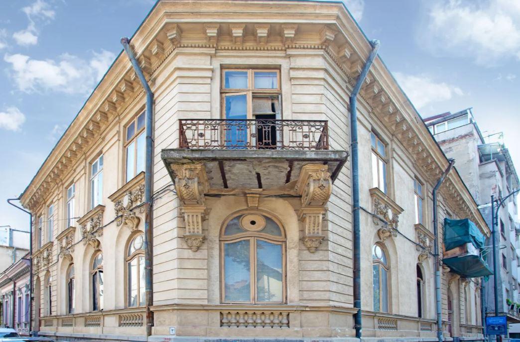Casa familiei scriitorului Ionel Teodoreanu, descrisă în romanul "La Medeleni", scoasă la vânzare.