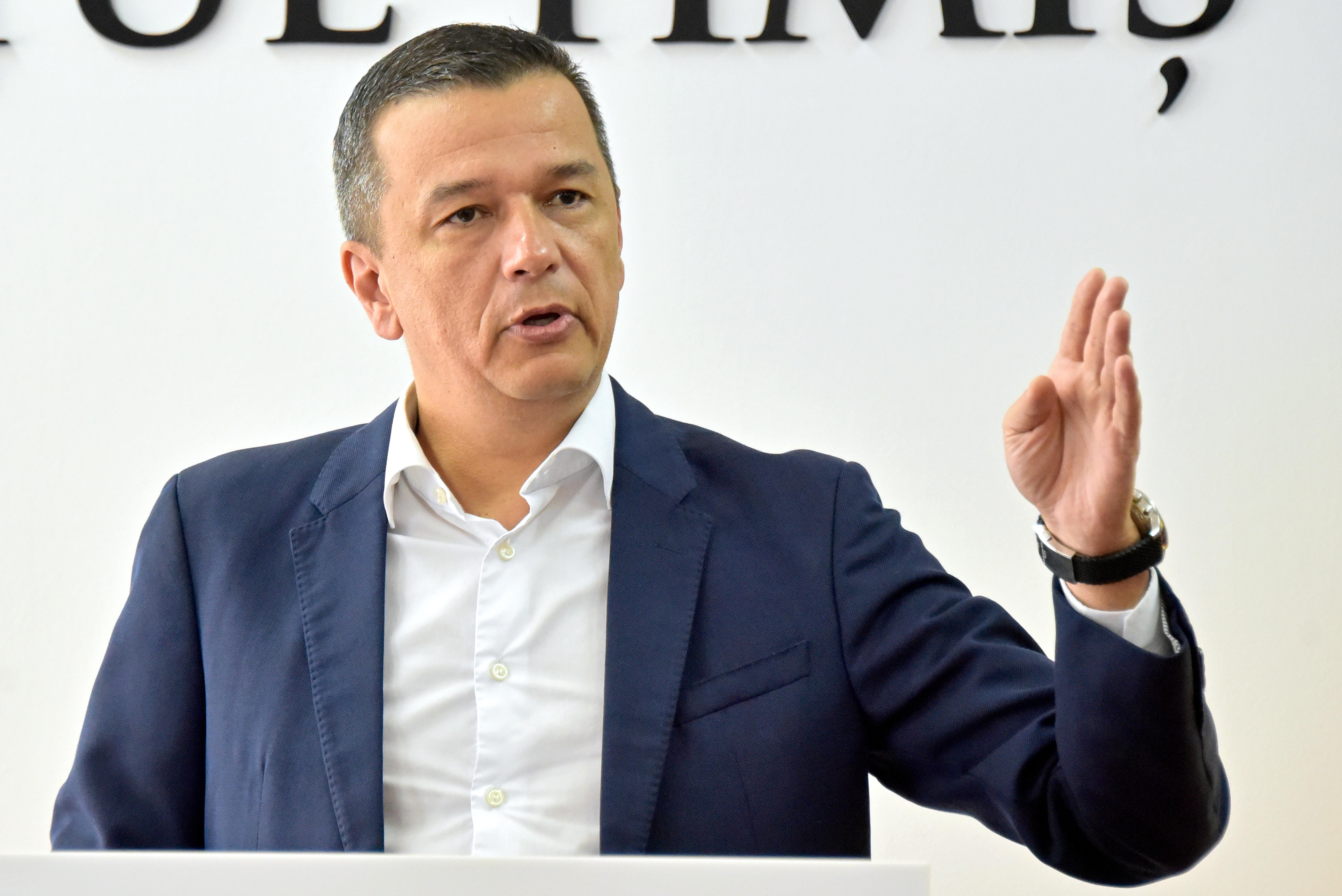 Reacţia lui Grindeanu la denivelările apărute pe podul de la Brăila. A dat vina pe şoferii care nu respectă restricţiile de tonaj