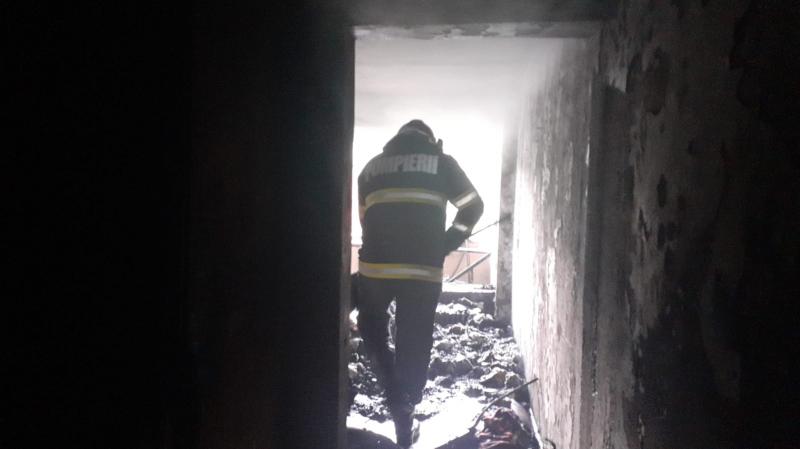 Incendiul de la hotelul din Băile Felix a fost lichidat. Turiştii au fost evacuaţi iar 3 persoane s-au intoxicat cu fum