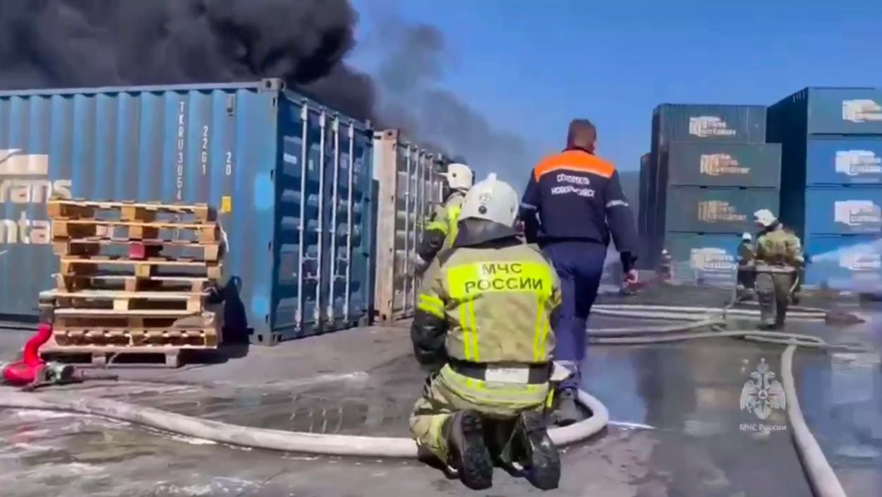 Incendiu puternic la un terminal de păcură din cel mai mare port rusesc de la Marea Neagră. Nu este clar dacă e un atac ucrainean