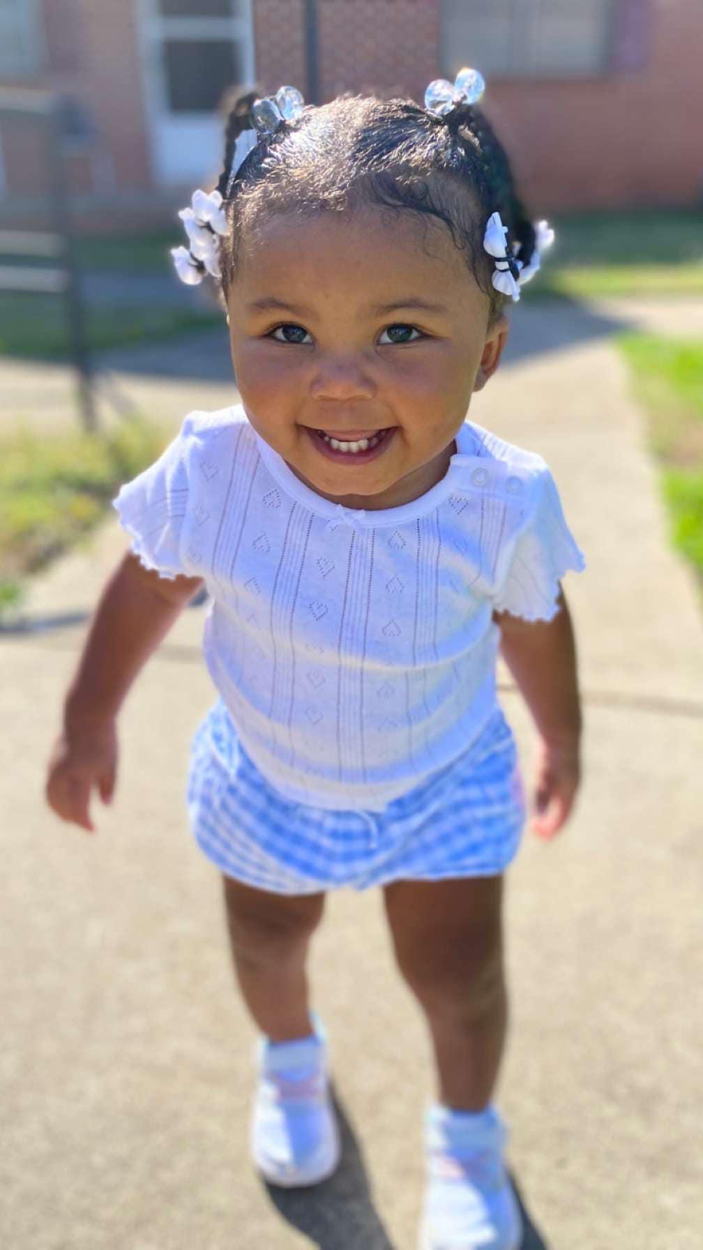 O fetiţă de 2 ani a murit sub privire bunicilor, după ce mobilierul masiv pe care s-a urcat s-a răsturnat peste ea, în SUA