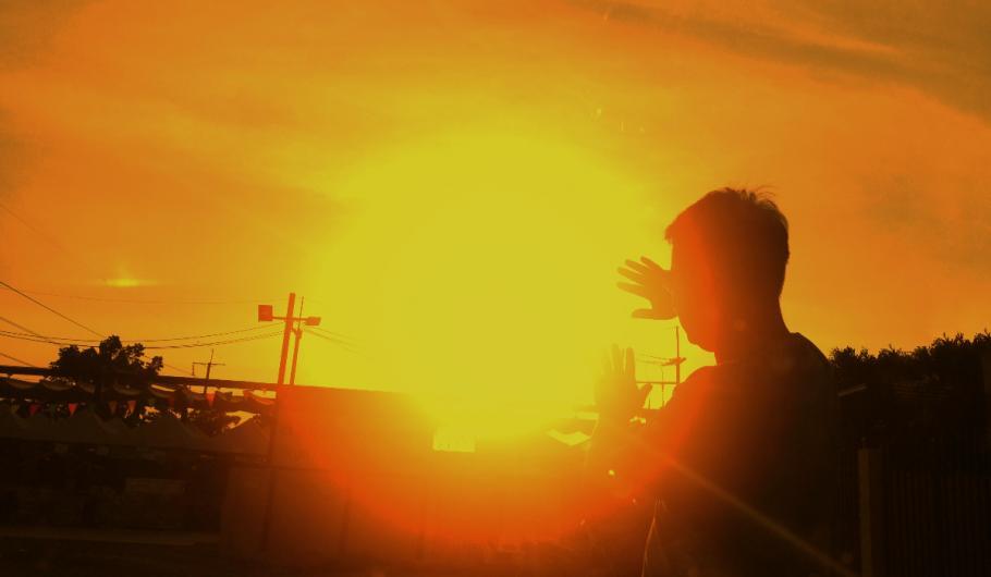 Cod portocaliu de caniculă în Bucureşti şi alte 6 judeţe. Urmează zile de foc cu 40 de grade ziua, şi 22 de grade noaptea