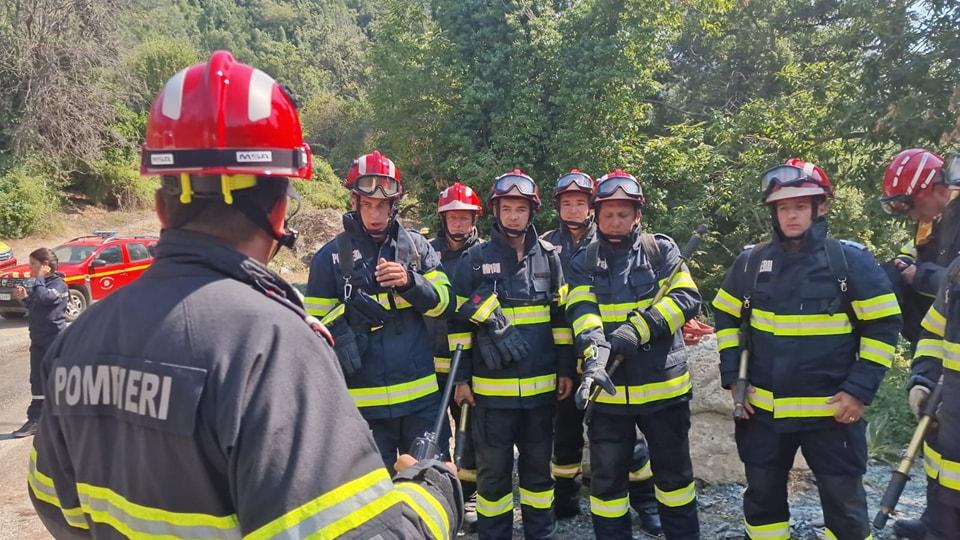 Intervenţie în premieră a pompierilor români, pe insula Corsica. 20 de militari, trimişi în Franţa au ajutat la stingerea incendiilor de pădure