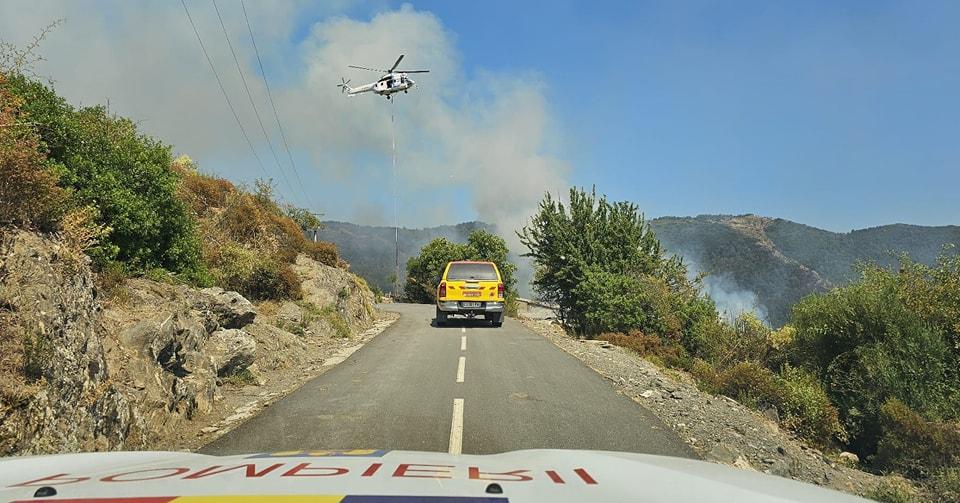 Intervenţie în premieră a pompierilor români, pe insula Corsica. 20 de militari, trimişi în Franţa au ajutat la stingerea incendiilor de pădure