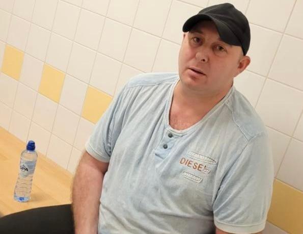 Ilie Şerbuc, principalul suspect în cazul fetei de 12 ani ucise şi ascunse într-o canapea, va ajunge în România în această după-amiază