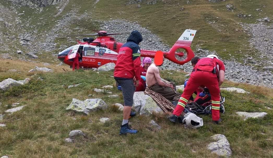 Bărbat muşcat de ureche de o viperă, în Parâng. Un elicopter SMURD l-a transportat de urgenţă de spitalul din Sibiu