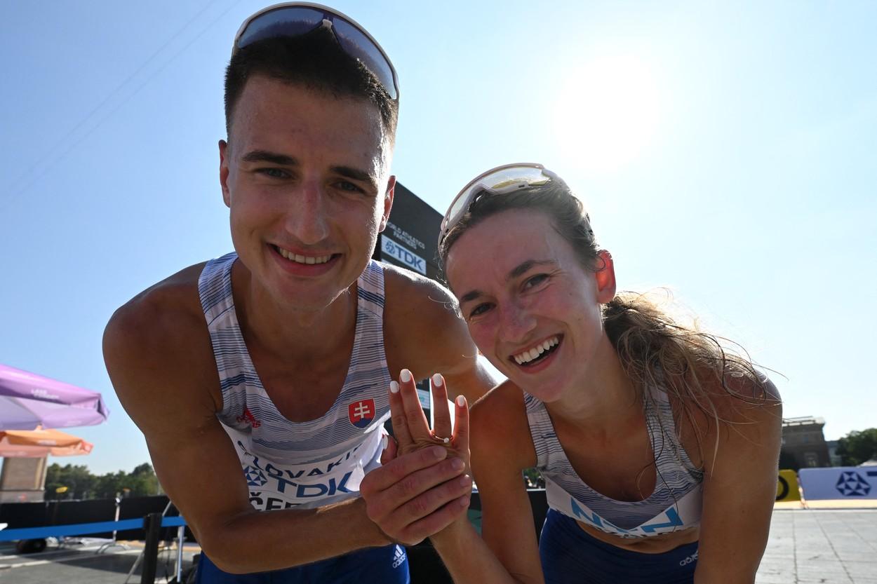 Cerere în căsătorie pe linia de sosire. Doi atleți slovaci s-au logodit la mondialele de atletism, spre deliciul tuturor fanilor prezenţi la Budapesta