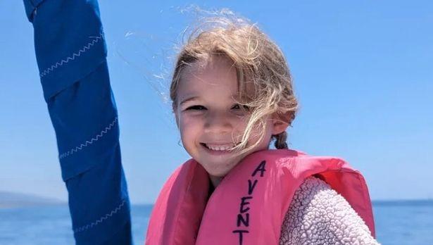 Bilețelul sfâșietor făcut de o fetiță de 5 ani pentru tatăl ei. Micuța din SUA a murit într-un accident și nu a mai apucat să i-l dea