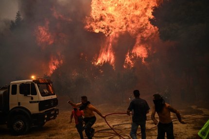 Zeci de arestări după incendiile din Grecia