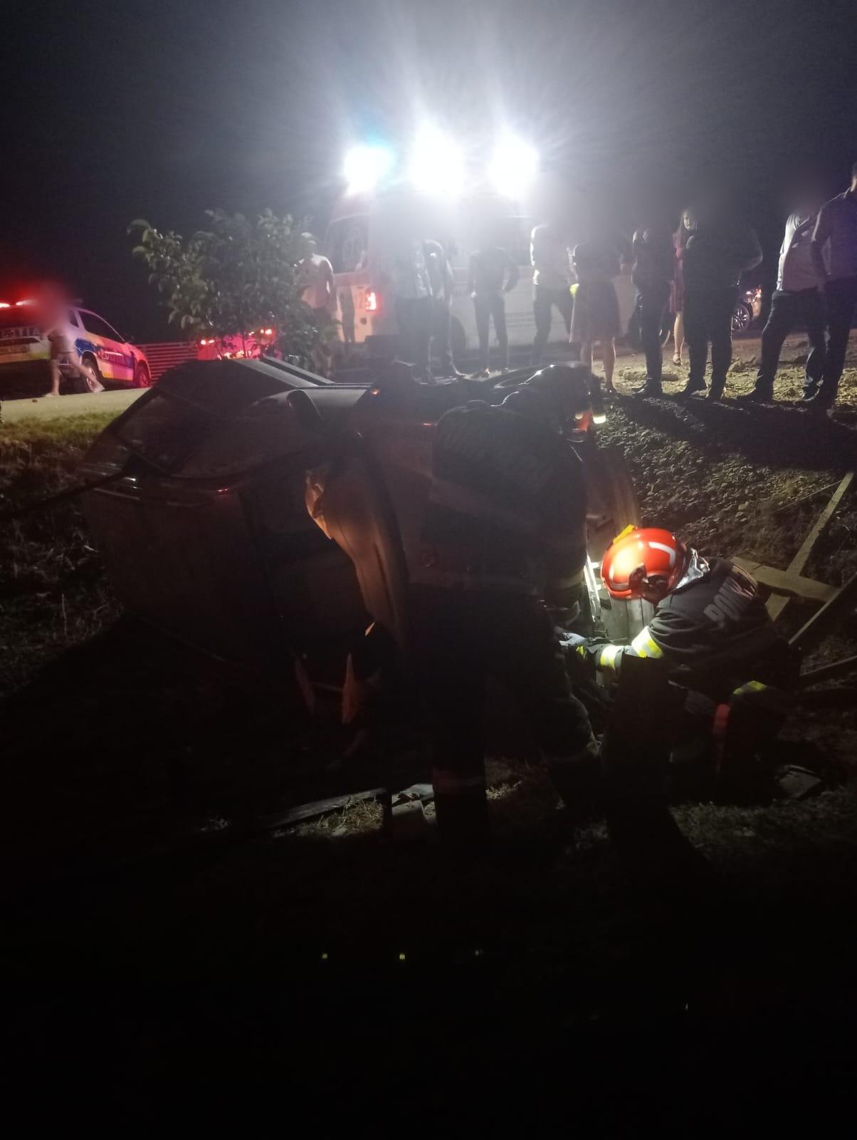 Bărbat de 57 de ani, mort într-un accident tragic, la Suceava. Maşina lui s-a răsturnat în câmp, după ce s-a izbit puternic de un alt autovehicul
