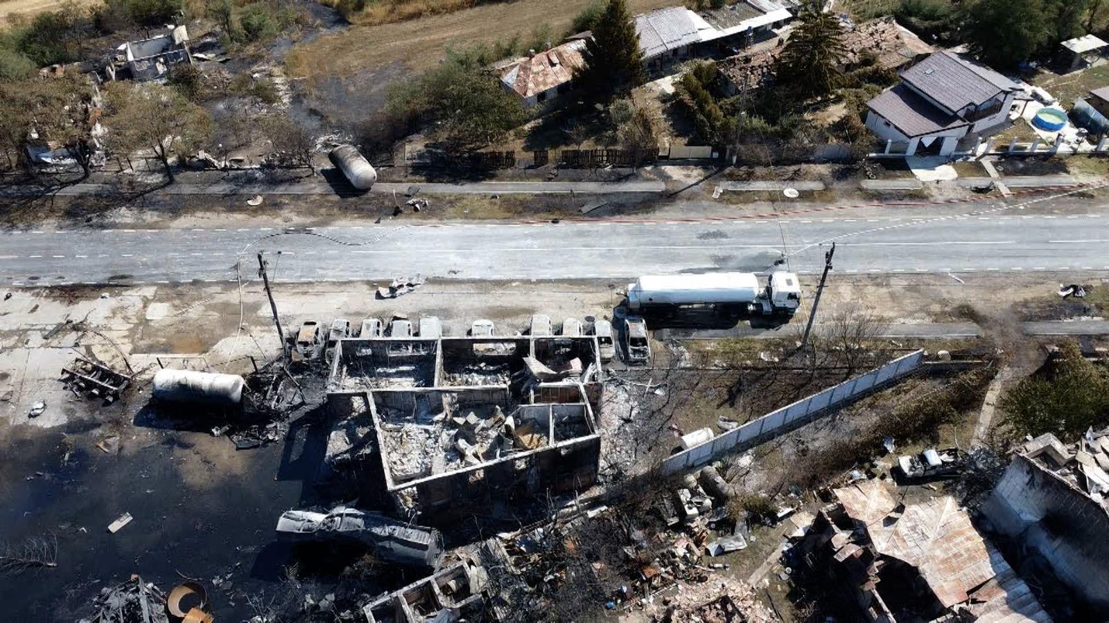 Explozia din Crevedia. Val de anchete după tragedia în care au murit doi oameni. Pericolul nu a trecut nici la mai bine de două zile de la deflagraţii