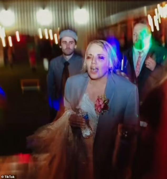 Şedintă foto de pomină. Un cuplu din SUA a plătit 3.000 de dolari pentru a imortaliza nunta visurilor lor. Supriza de care au avut parte