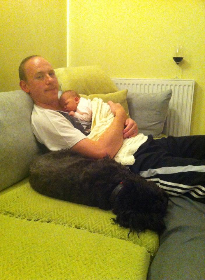 Erou până la moarte. Un poliţist din UK şi-a dat viaţa pentru a salva un tânăr, aflat pe şine în faţa unui tren: "A făcut sacrificiul suprem"